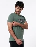 Camiseta City Verde Aceituna Hombre – Prenda casual de aire contemporáneo