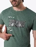 Camiseta City Verde Aceituna Hombre – Prenda casual de aire contemporáneo