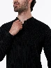Sweater con Textura Negro Hombre – Complemento versátil y actual