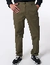 Pantalón Llano Verde Oliva Hombre – Estilo casual con toque actual
