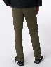 Pantalón Llano Verde Oliva Hombre – Estilo casual con toque actual