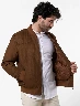 Chaqueta Bomber Camel Hombre – Estilo clásico con aire contemporáneo
