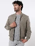 Chaqueta Bomber Kaki Hombre – Versatilidad casual para cualquier outfit