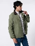 Chaqueta Llana Verde Oliva Hombre – Diseño versátil para looks casuales