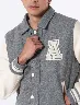 Chaqueta Combinada Letra "A" Gris/Blanco Hombre – Diseño urbano con actitud deportiva