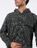 Chompa con Capucha Negro Hombre – Estilo urbano y funcional