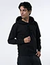 Buzo con Capucha Estampado Negro Hombre – Diseño moderno para días frescos