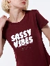 Camiseta Sassy Vibes Vino Valeria Mujer – Actitud moderna femenina