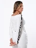 Buzo Off Shoulder Blanco / Negro Mujer – Estilo relajado con toque moderno