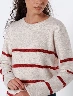 Sweater Crema con Rayas Mujer – Diseño clásico con aire juvenil