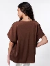 Blusa Clásica Café Oscuro Mujer – Sofisticación sutil para looks formales