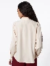 Blusa Camisera Crema Mujer – Estilo elegante para looks versátiles