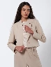 Blazer Corto Arena Mujer – Elegancia moderna para outfits formales