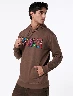 Chompa Marvel Café Claro MIGUEL – Estilo casual con diseño moderno