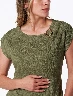 Camiseta con Aplique Verde Aceituna Mujer – Detalle moderno con estilo único
