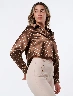 Blusa Satinada Café con Prints Mujer – Estilo sofisticado con diseño llamativo