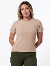 Camiseta con Botones Crema Mujer – Diseño casual con detalle elegante