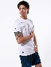 Camiseta Estampada Blanca Hombre – Frescura y estilo para diario