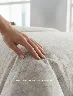 Cobertor 2 Plazas Full Beige Kenneth Cole HOGAR DORMITORIO – Confort elegante para dormitorio