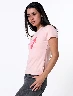 Camiseta Corazón Coral Mujer – Detalle romántico con color vibrante