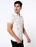 Camiseta Tejida Crudo Hombre – Estilo relajado para cualquier ocasión