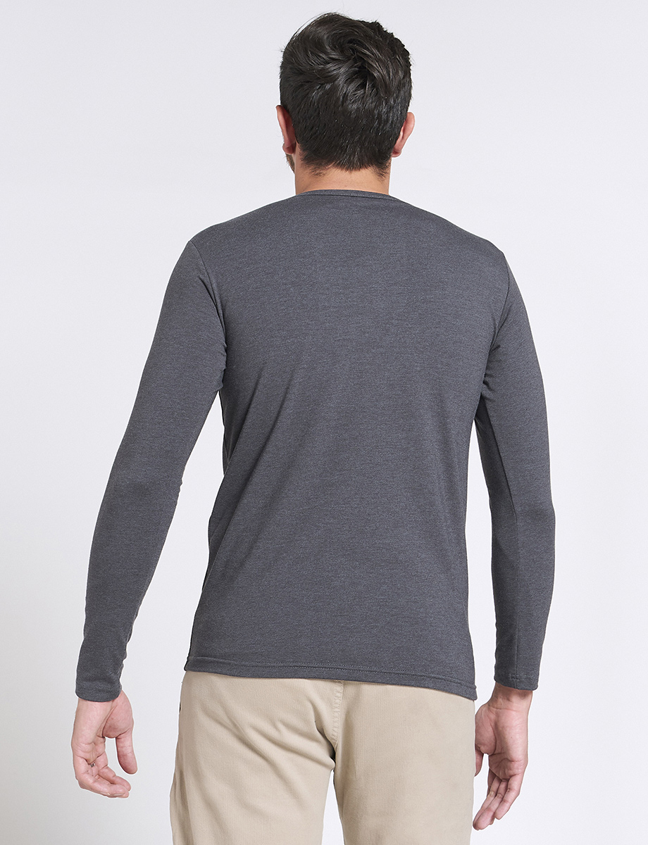 Buzo Básico Cuello Henley